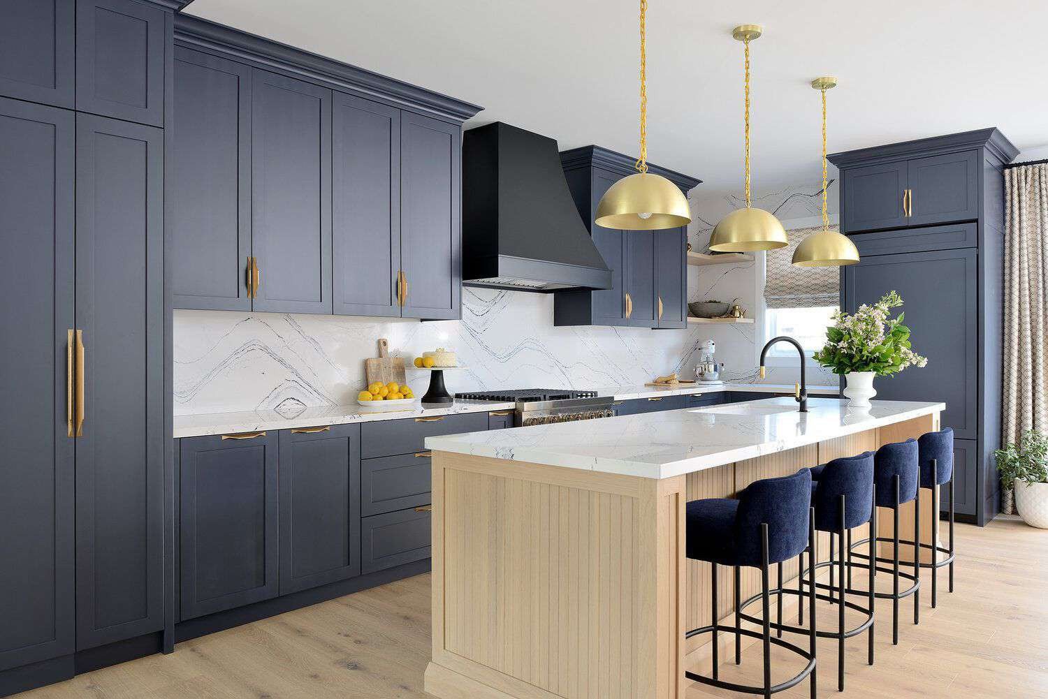 25 Navy Kitchen Cabinet Ideas To Refresh Your Space pertaining to Navy Blue Kitchen Cabinets